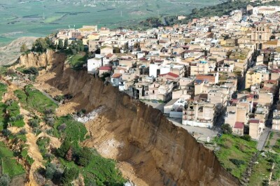ANCI UMBRIA PROCIV ESPRIME SOLIDARIETÀ AL COMUNE DI NISCEMI - niscemi